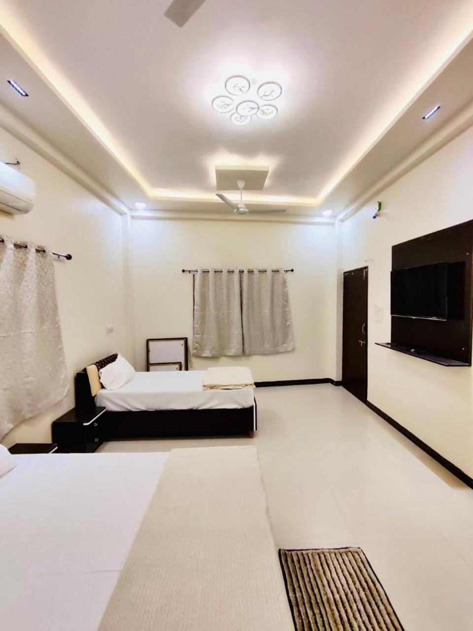 Ap Suite - By Ap Villa'S And Resort'S ウッジャイン エクステリア 写真