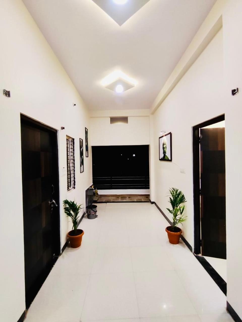 Ap Suite - By Ap Villa'S And Resort'S ウッジャイン エクステリア 写真